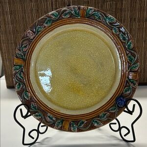 Decoratively Ceramic Plate with Floral Design